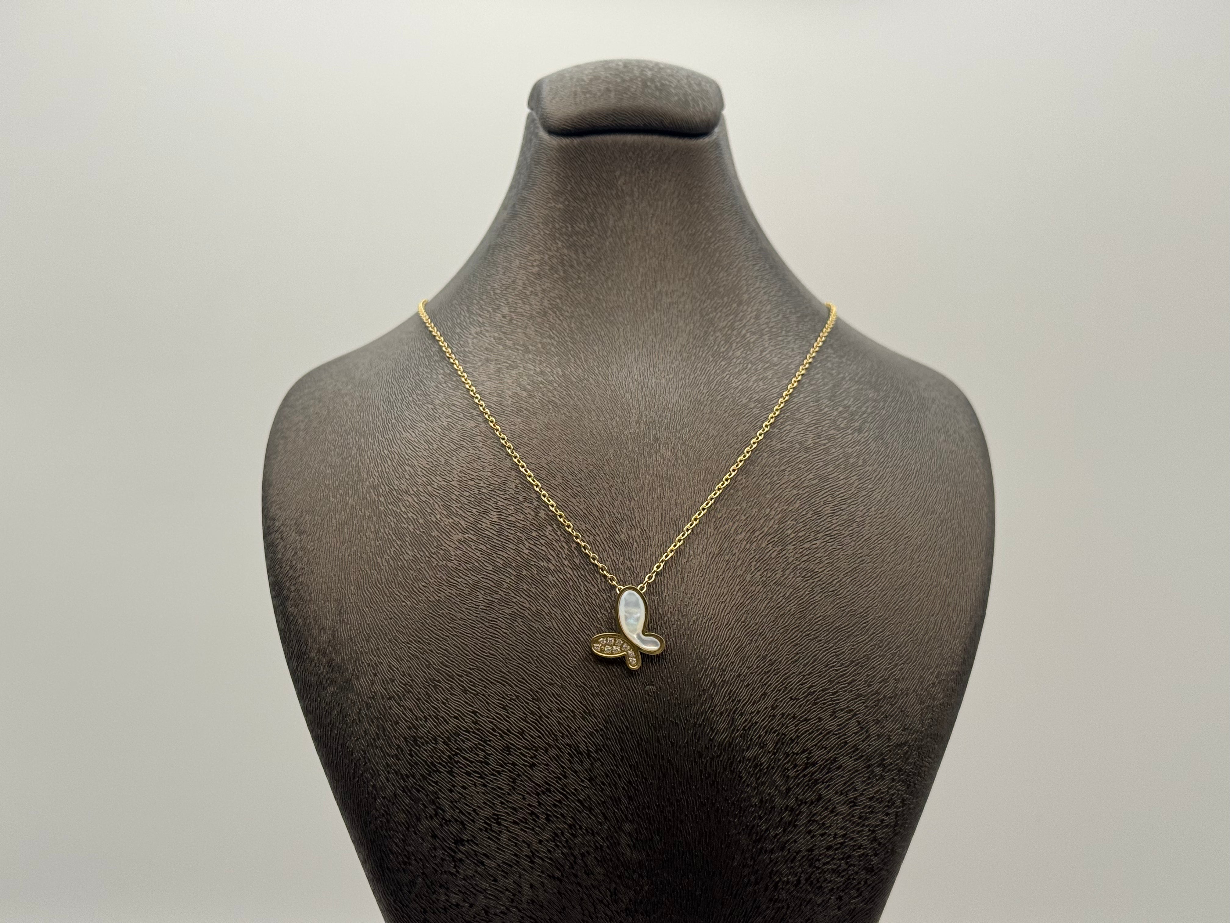Slanted Butterfly necklace with mother of pearl 