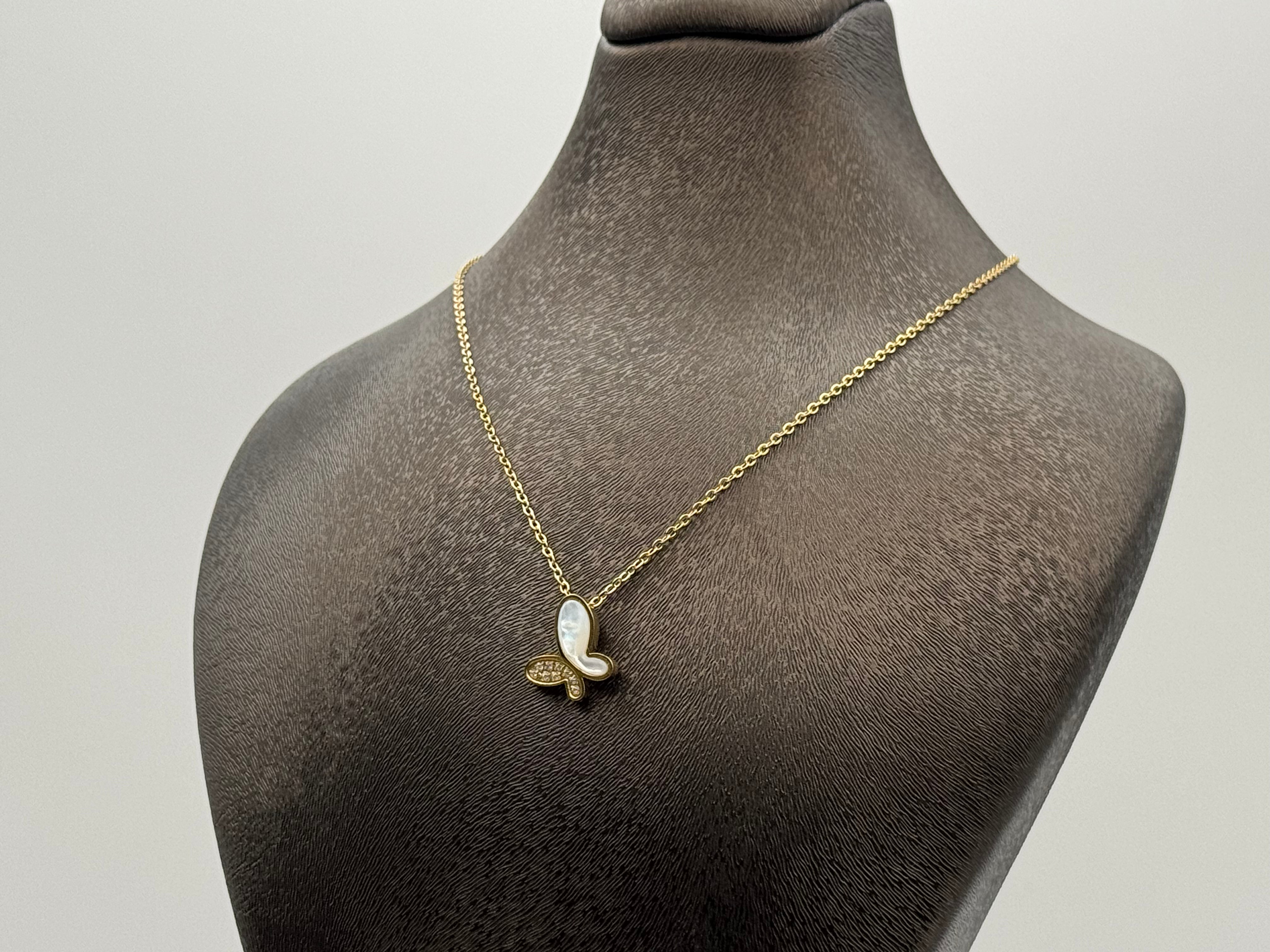 Slanted Butterfly necklace with mother of pearl 