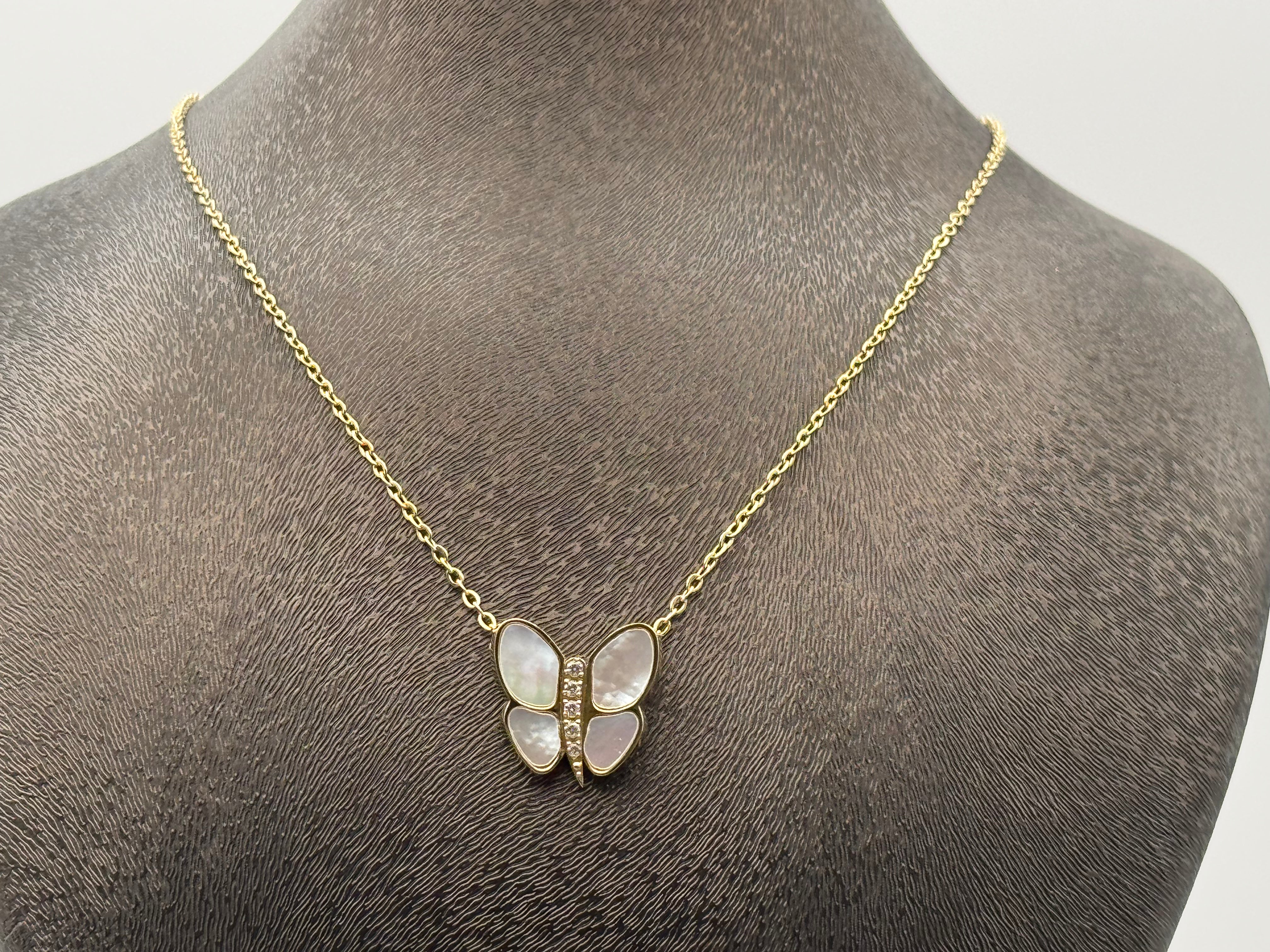 Butterfly necklace with mother of pearl